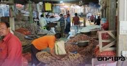 পেঁয়াজের মূল্যবৃদ্ধিতে ক্রেতা-বিক্রেতার নাভিশ্বাস হিলি বাজারে পেঁয়াজের মূল্যবৃদ্ধিতে ক্রেতা-বিক্রেতার নাভিশ্বাস হিলি বাজারে